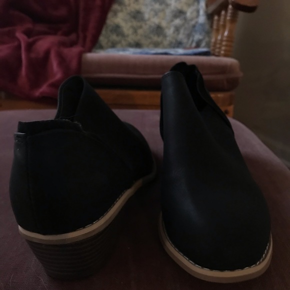 Black ankle booties - Picture 2 of 3